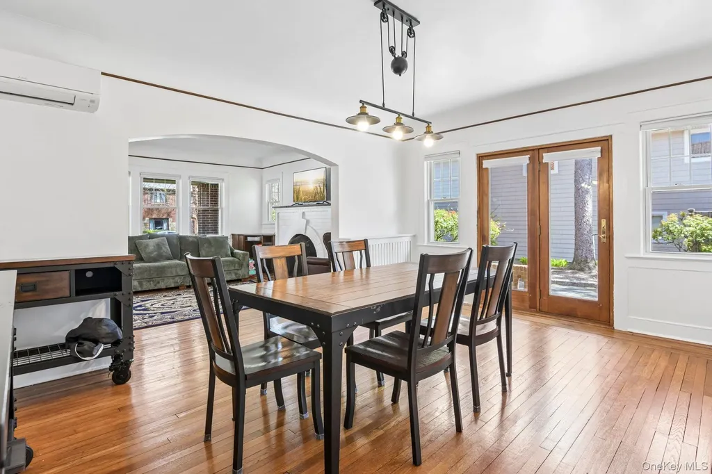 40 Hollywood Court Rockville Centre NY 11570