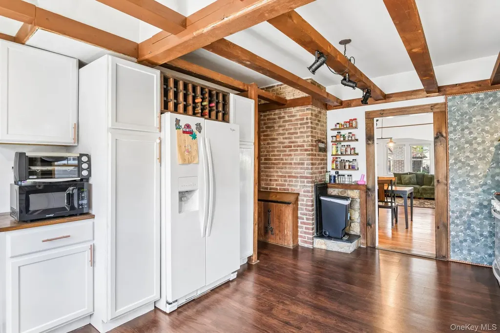 40 Hollywood Court Rockville Centre NY 11570