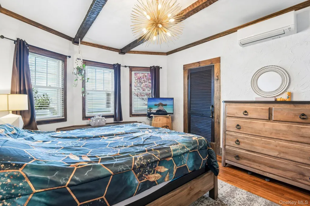 40 Hollywood Court Rockville Centre NY 11570
