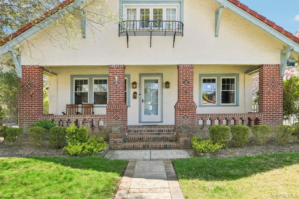 40 Hollywood Court Rockville Centre NY 11570
