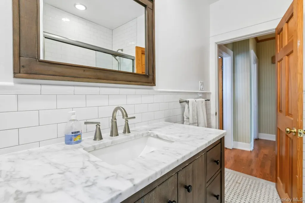 40 Hollywood Court Rockville Centre NY 11570