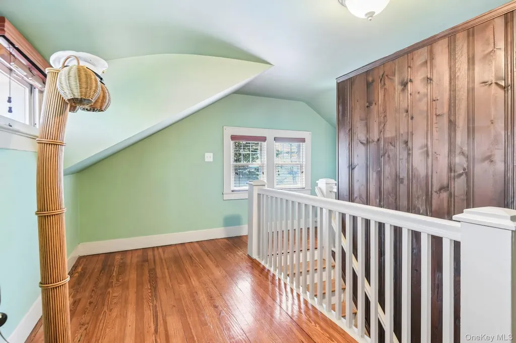 40 Hollywood Court Rockville Centre NY 11570