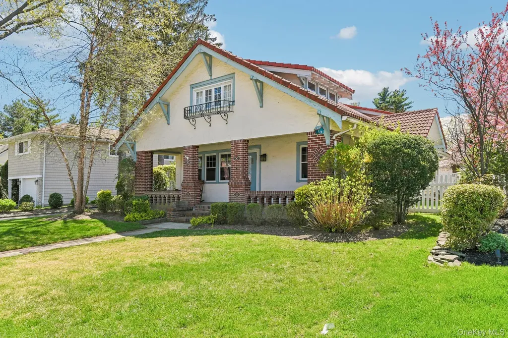 40 Hollywood Court Rockville Centre NY 11570