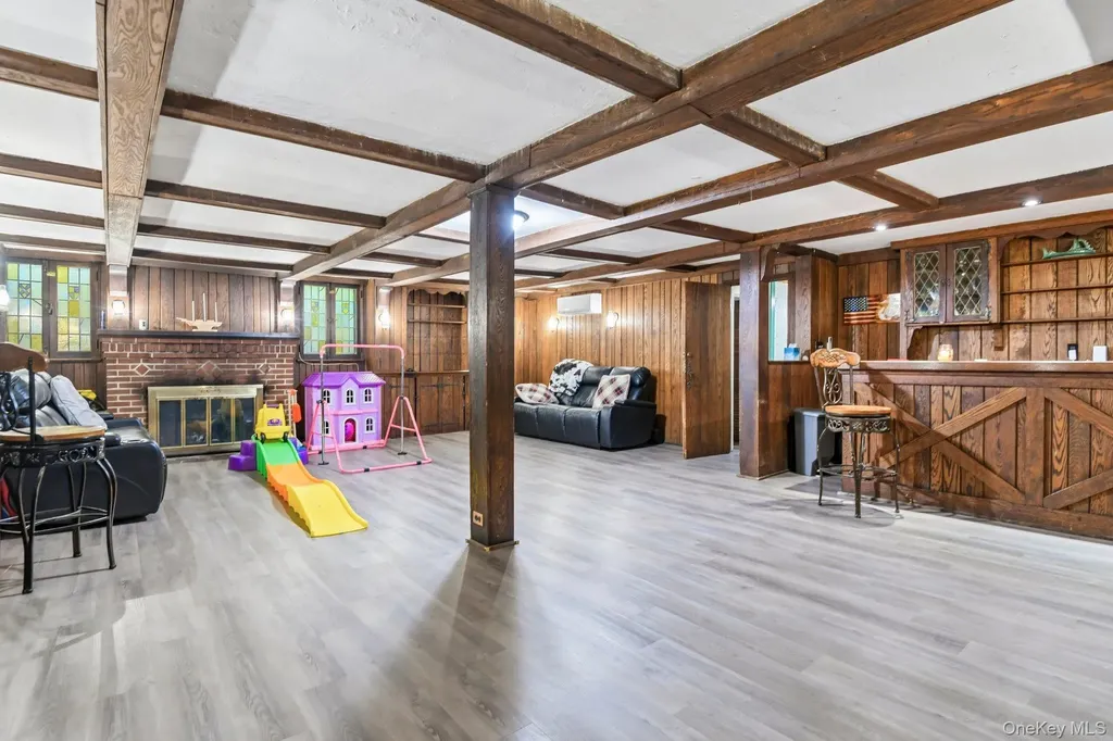 40 Hollywood Court Rockville Centre NY 11570