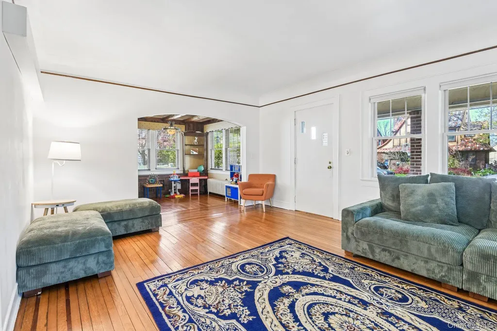 40 Hollywood Court Rockville Centre NY 11570