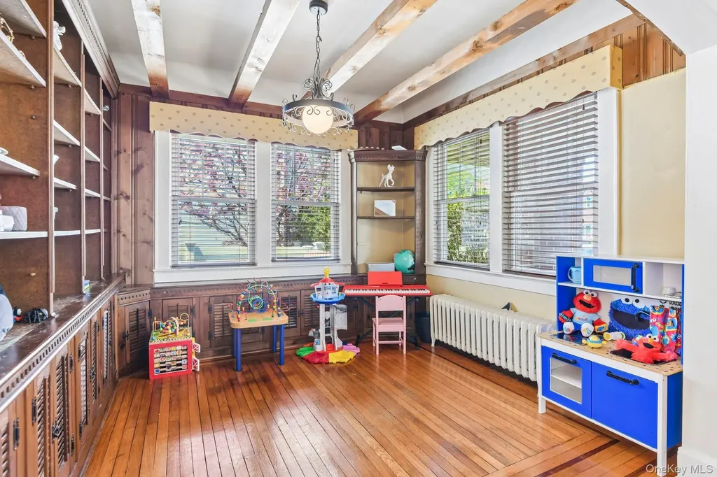 40 Hollywood Court Rockville Centre NY 11570