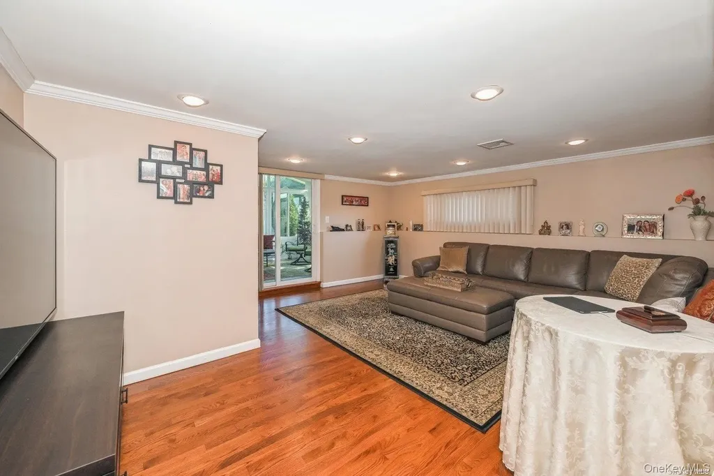 41 Eaton Road Syosset NY 11791