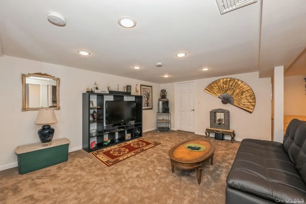 41 Eaton Road Syosset NY 11791