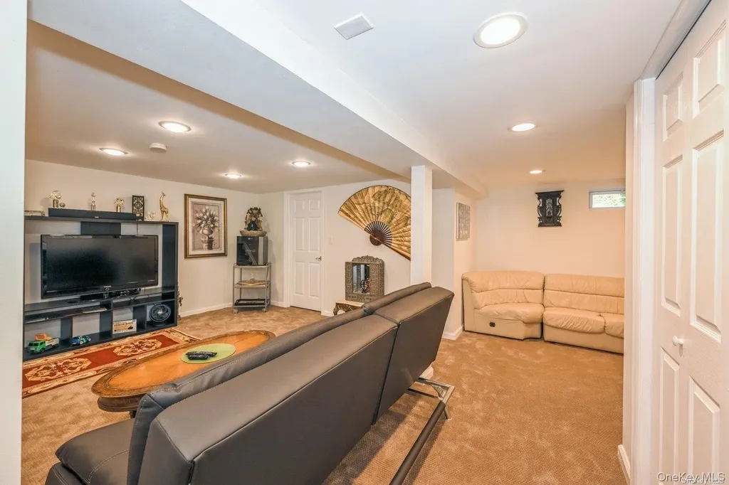 41 Eaton Road Syosset NY 11791