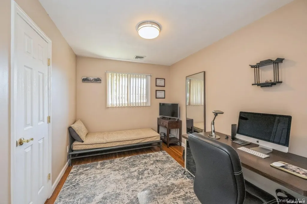 41 Eaton Road Syosset NY 11791