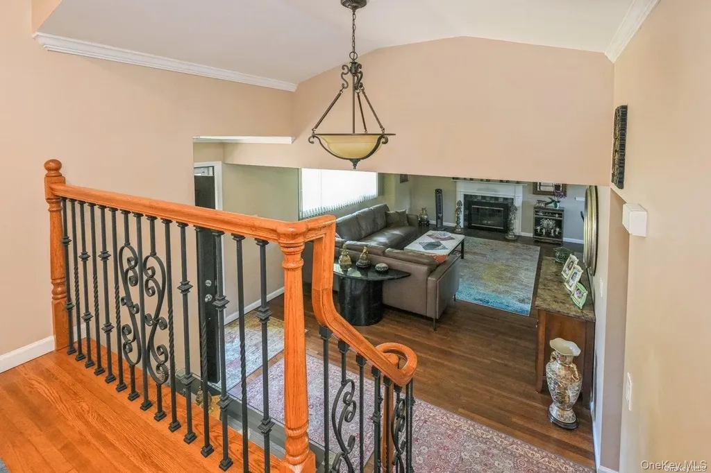 41 Eaton Road Syosset NY 11791
