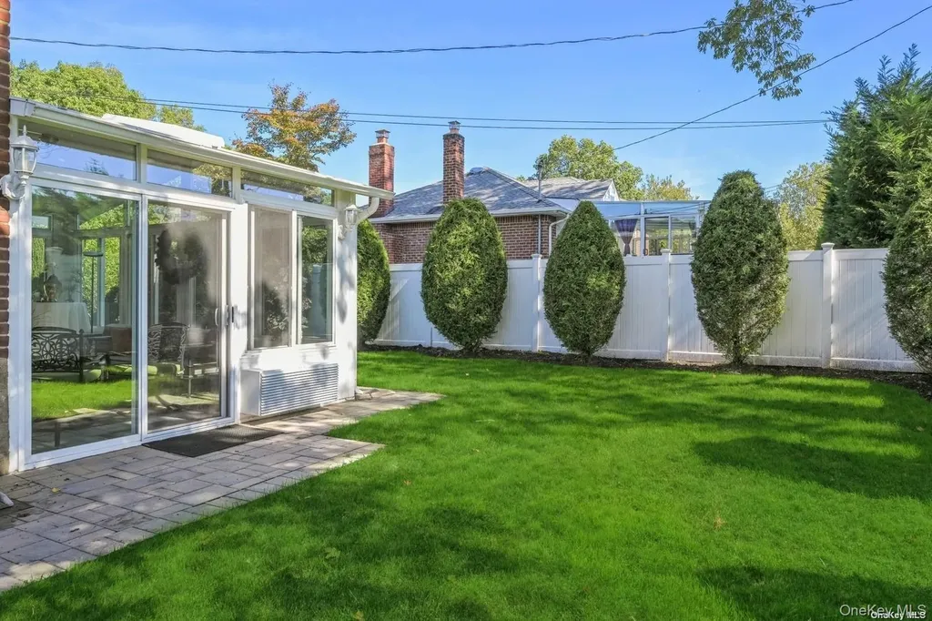 41 Eaton Road Syosset NY 11791