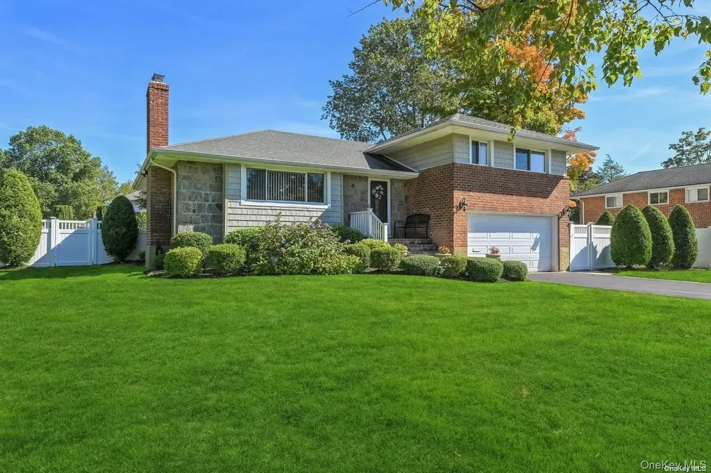 41 Eaton Road Syosset NY 11791
