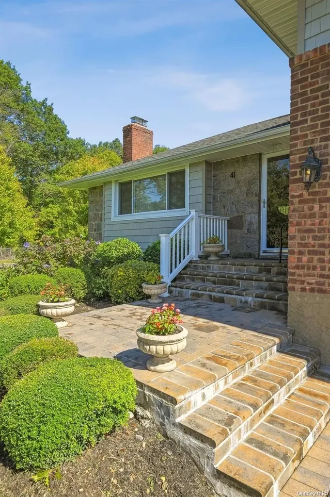 41 Eaton Road Syosset NY 11791