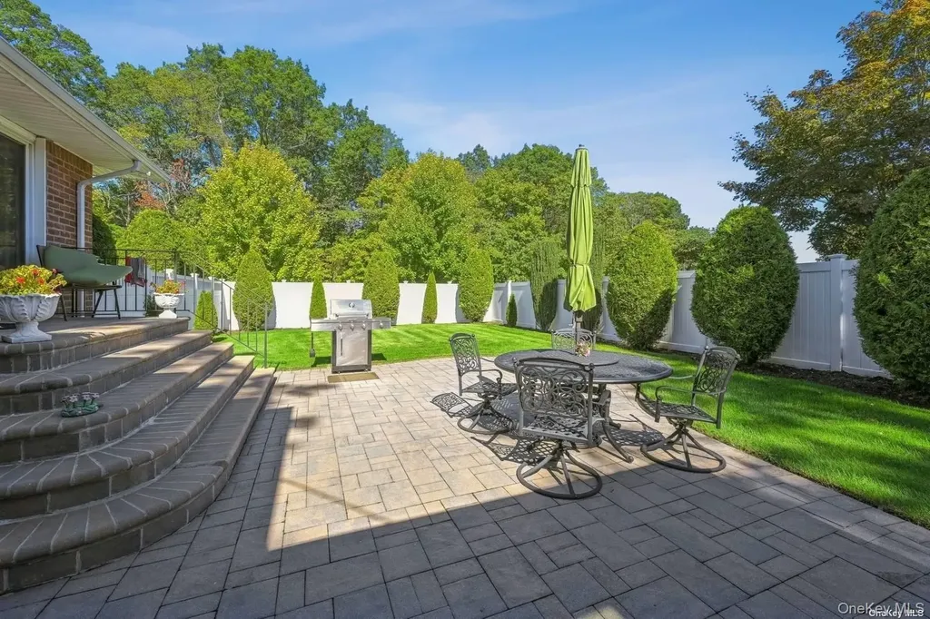 41 Eaton Road Syosset NY 11791