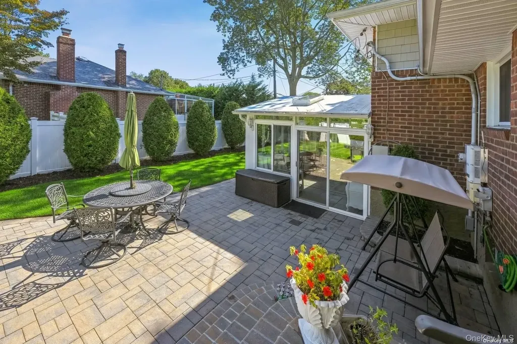 41 Eaton Road Syosset NY 11791