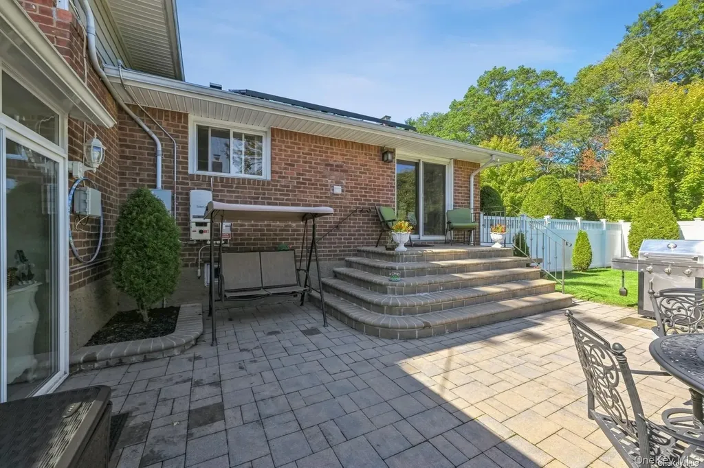 41 Eaton Road Syosset NY 11791
