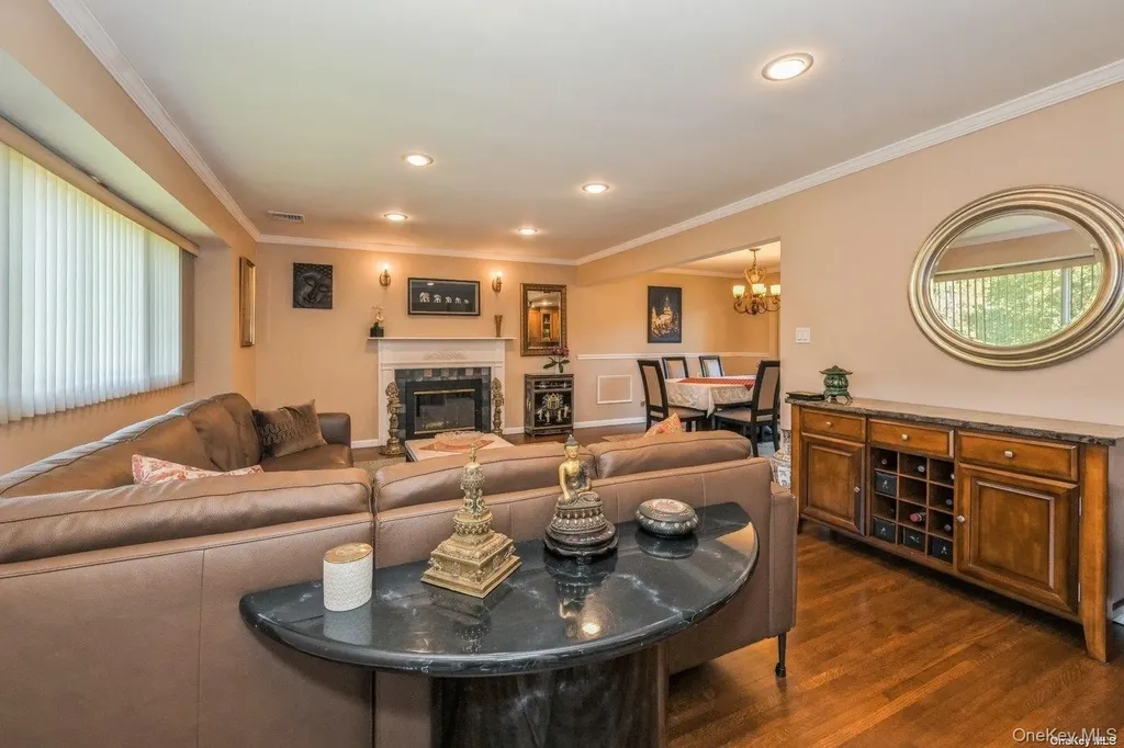 41 Eaton Road Syosset NY 11791
