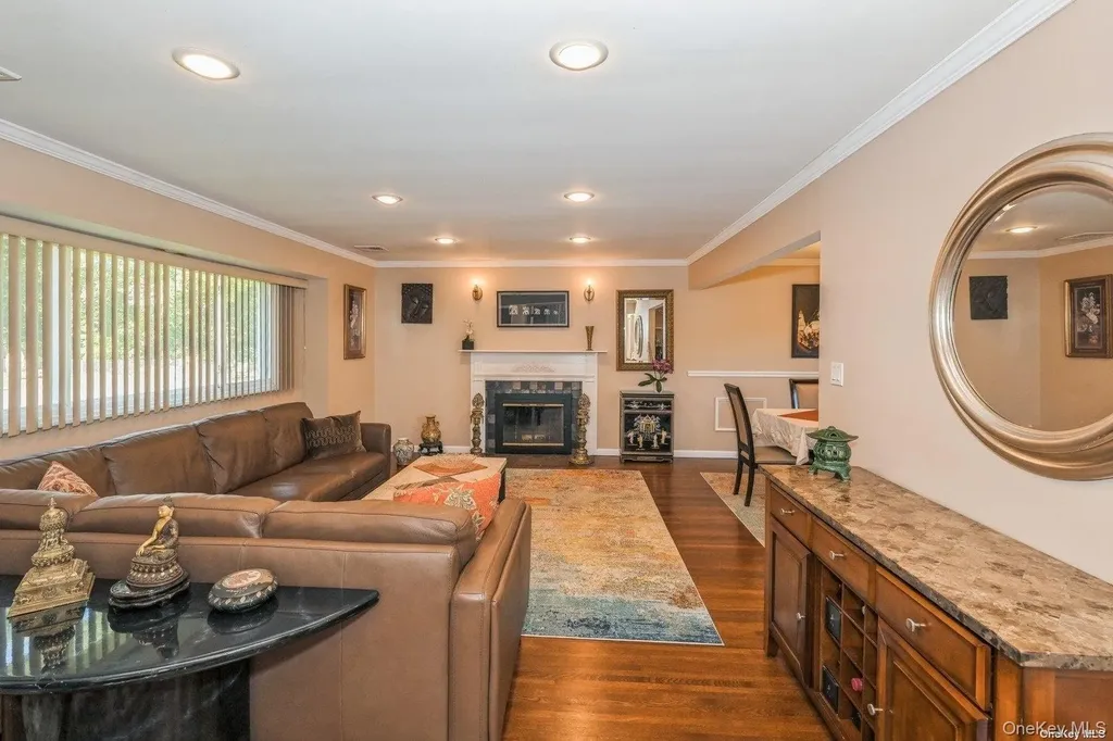 41 Eaton Road Syosset NY 11791