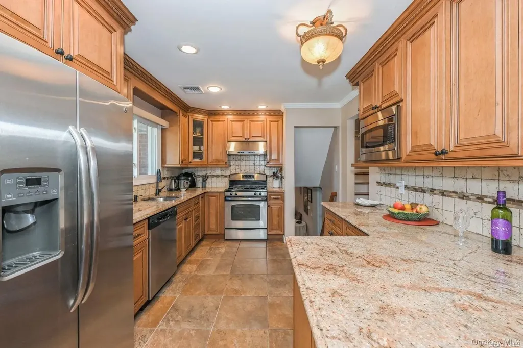 41 Eaton Road Syosset NY 11791