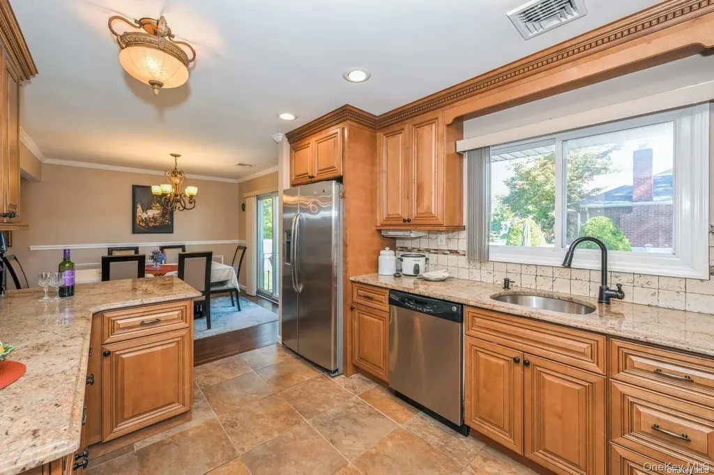 41 Eaton Road Syosset NY 11791