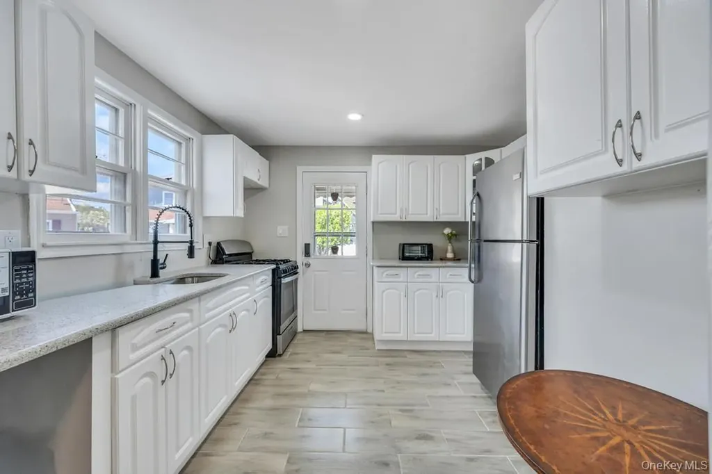 64 West Avenue Lawrence NY 11559