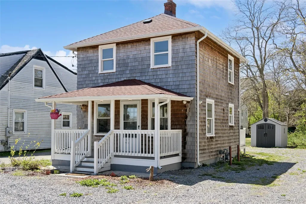 713 Harrison Avenue Riverhead NY 11901