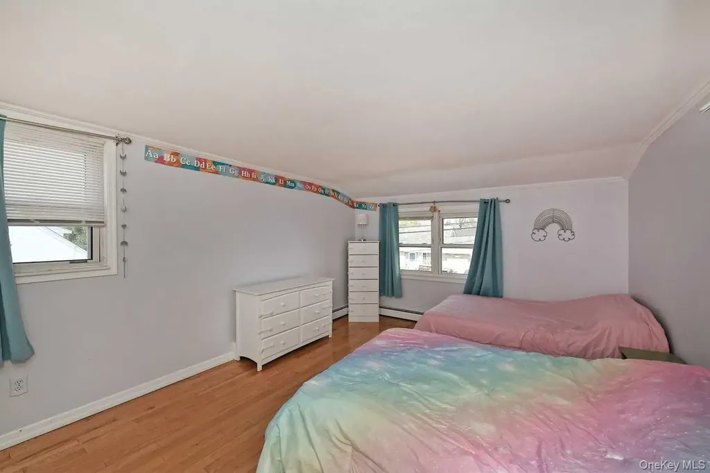 275 36th Street Lindenhurst NY 11757