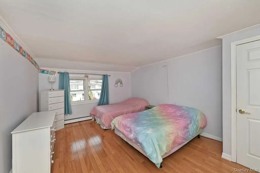 275 36th Street Lindenhurst NY 11757