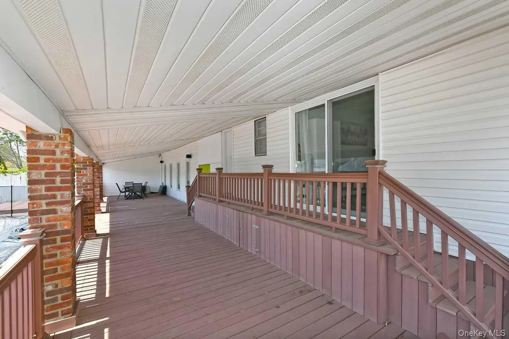 275 36th Street Lindenhurst NY 11757