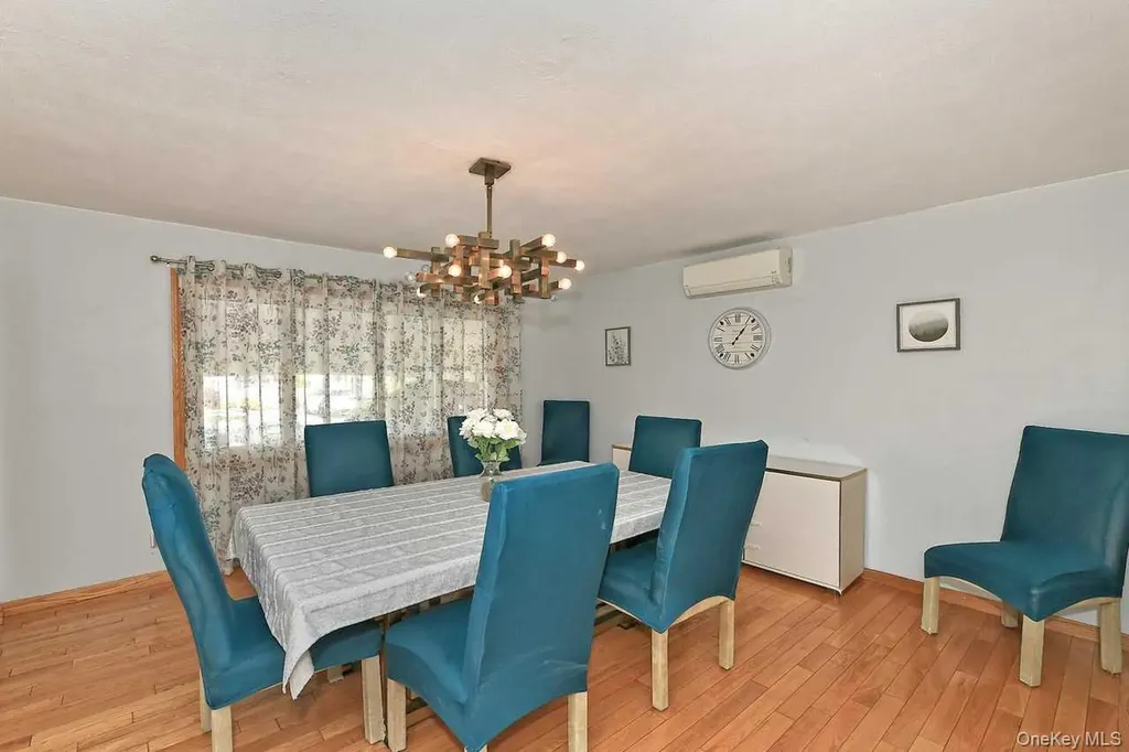 275 36th Street Lindenhurst NY 11757