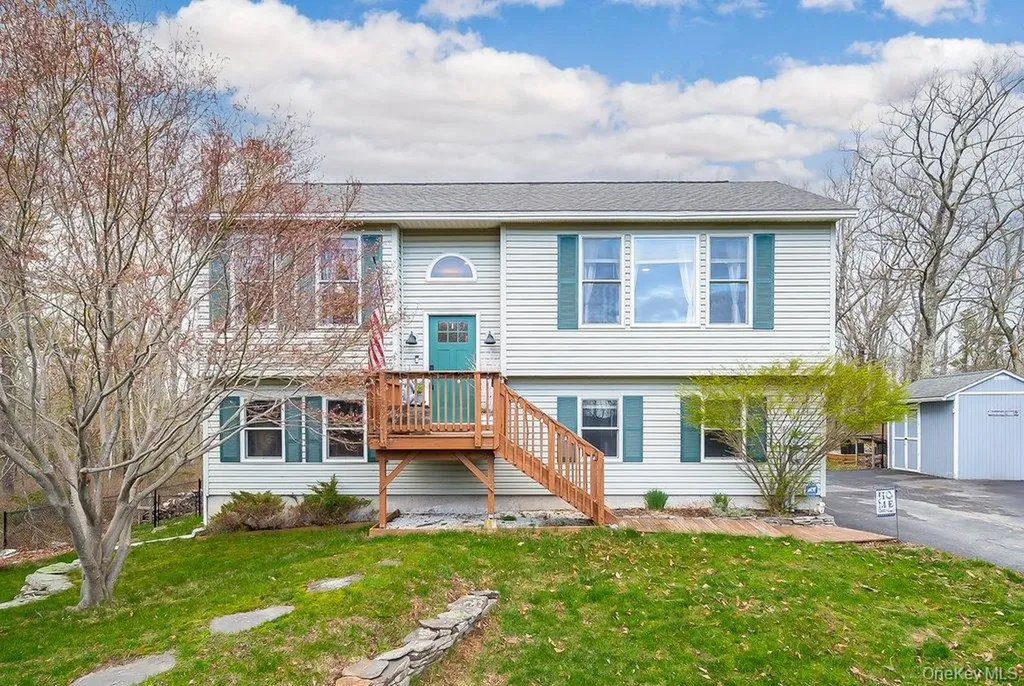 32 Nightingale Trail W Wurtsboro NY 12790