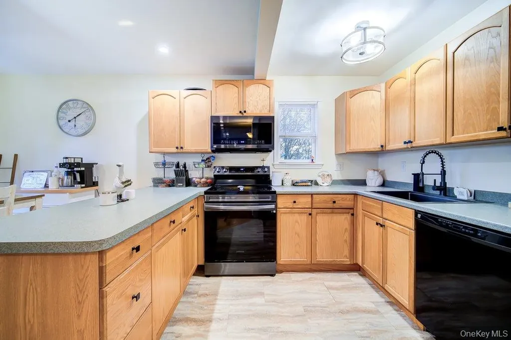 32 Nightingale Trail W Wurtsboro NY 12790