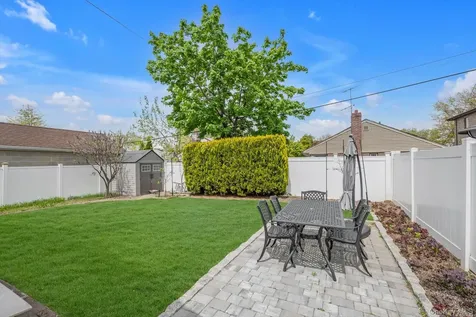 22729 56th Avenue Oakland Gardens NY 11364