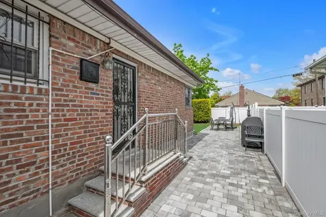 22729 56th Avenue Oakland Gardens NY 11364