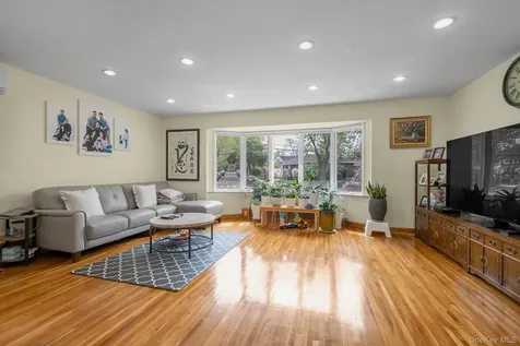 22729 56th Avenue Oakland Gardens NY 11364