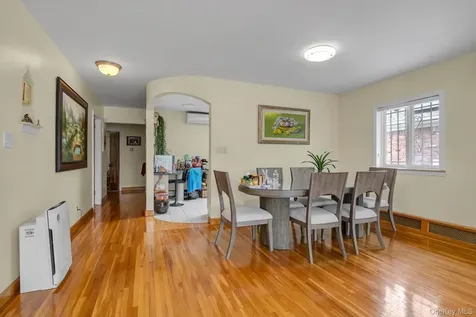 22729 56th Avenue Oakland Gardens NY 11364