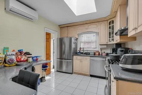 22729 56th Avenue Oakland Gardens NY 11364