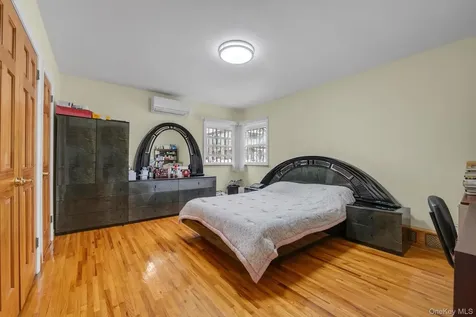 22729 56th Avenue Oakland Gardens NY 11364