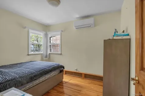 22729 56th Avenue Oakland Gardens NY 11364