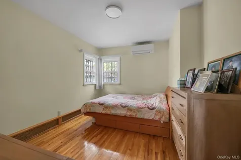 22729 56th Avenue Oakland Gardens NY 11364
