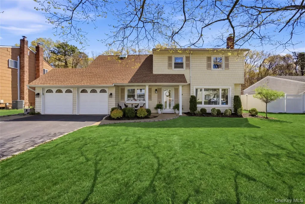 39 Fallen Leaf Road Holbrook NY 11741