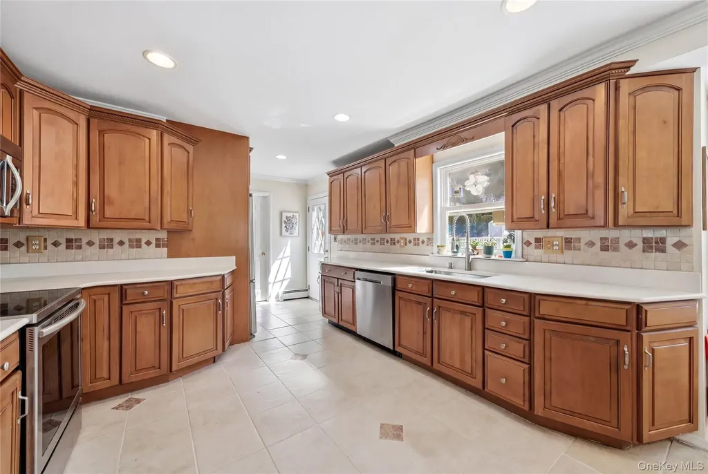 39 Fallen Leaf Road Holbrook NY 11741
