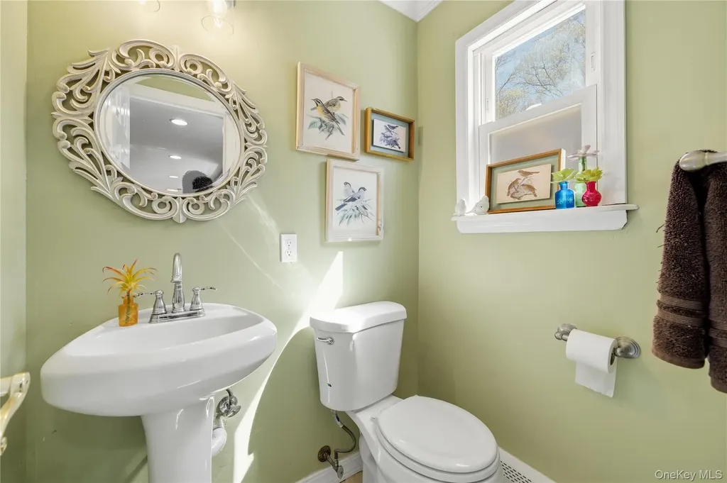 39 Fallen Leaf Road Holbrook NY 11741