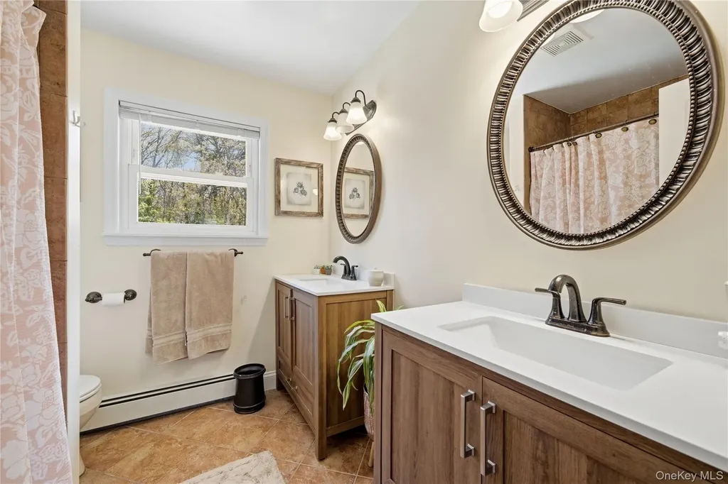 39 Fallen Leaf Road Holbrook NY 11741