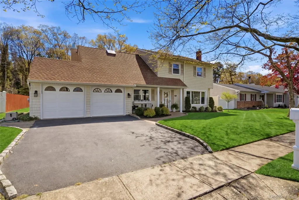 39 Fallen Leaf Road Holbrook NY 11741