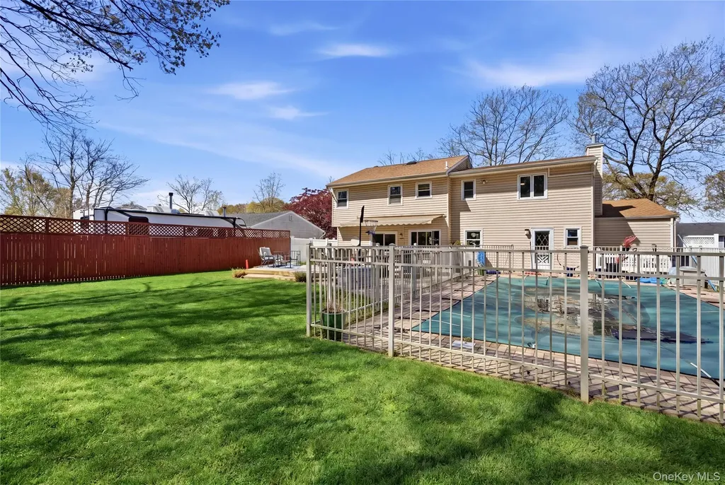 39 Fallen Leaf Road Holbrook NY 11741