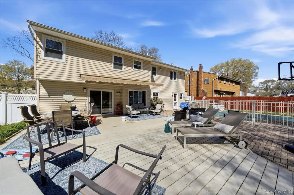 39 Fallen Leaf Road Holbrook NY 11741