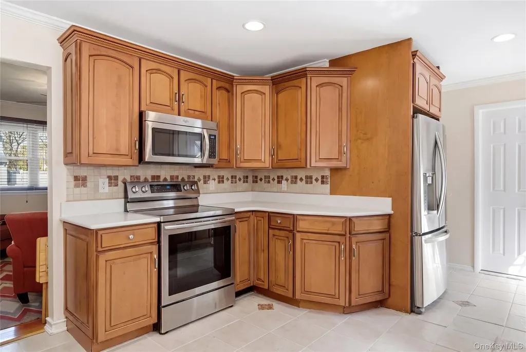 39 Fallen Leaf Road Holbrook NY 11741