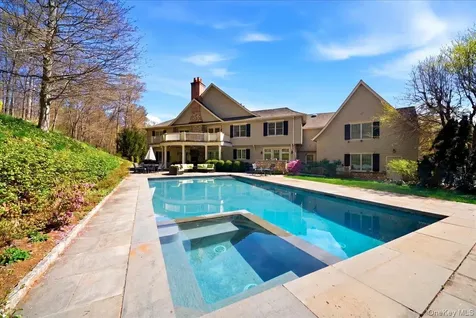 7 Ridgeview Circle Armonk NY 10504